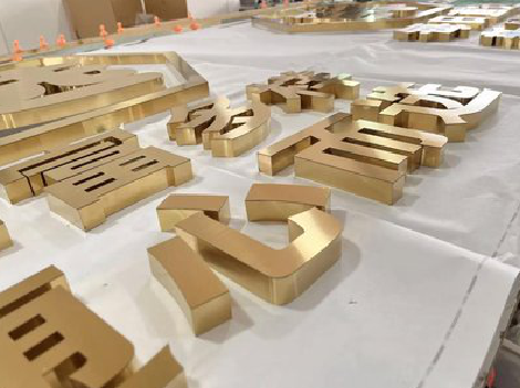 新昌拉丝不锈钢字的特点。